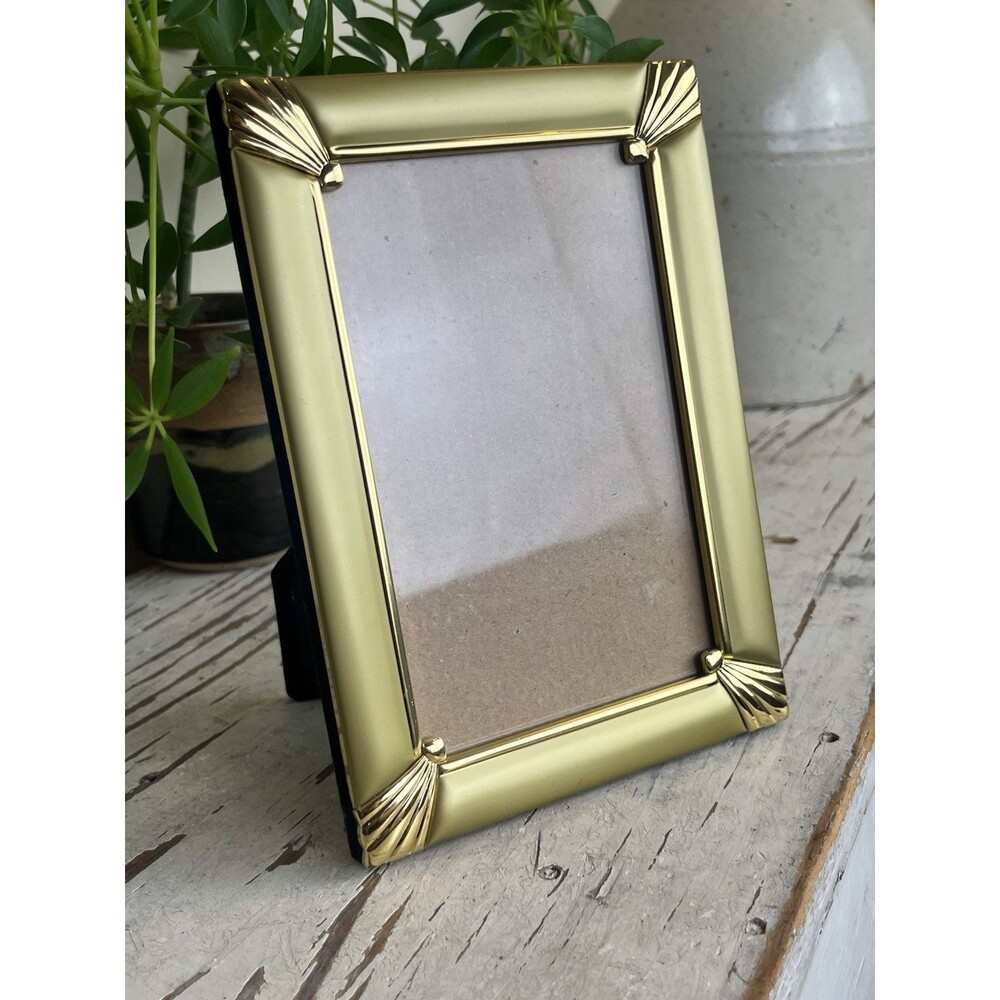 Vintage Ornate Gold Metal Two Tone Scalloped Picture Frame Hollywood Style 5”x7”